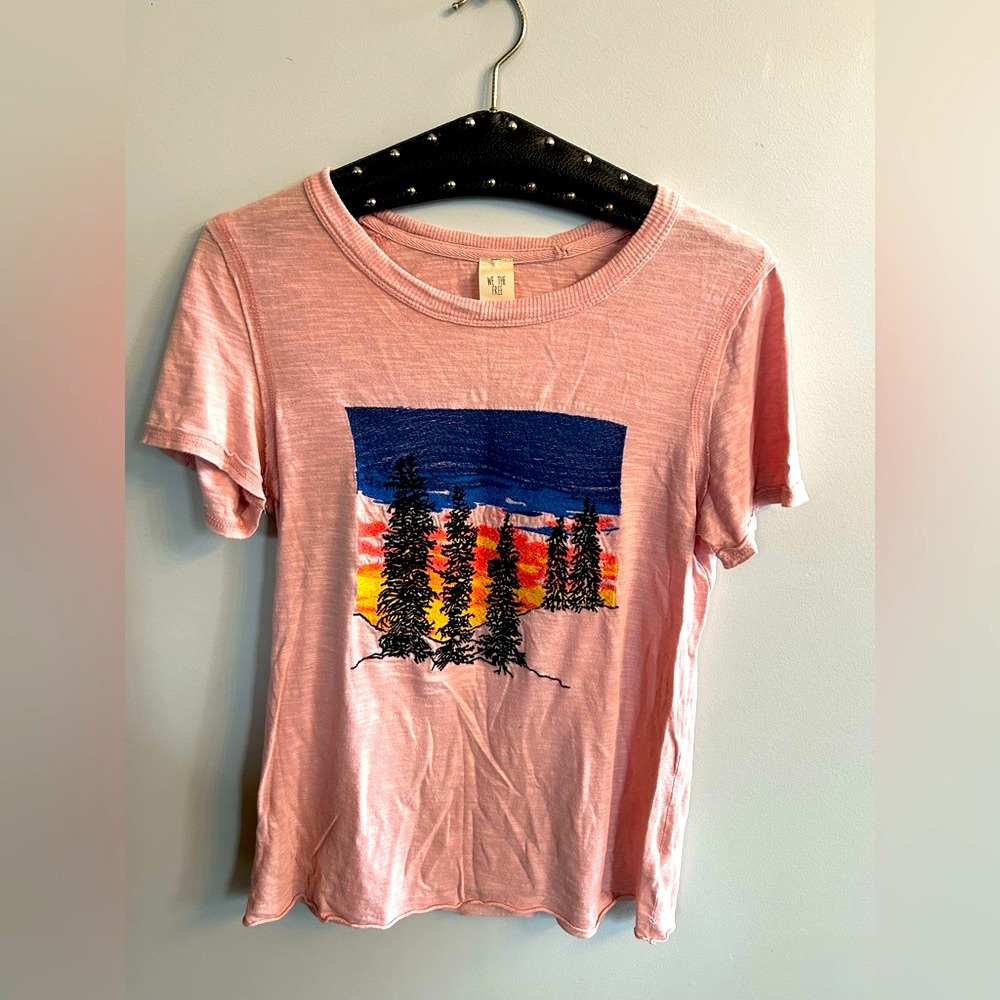We the Free tree Tee! ✌️